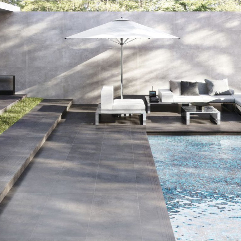 Patio tiled with Avada anthracite matt porcelain tiles