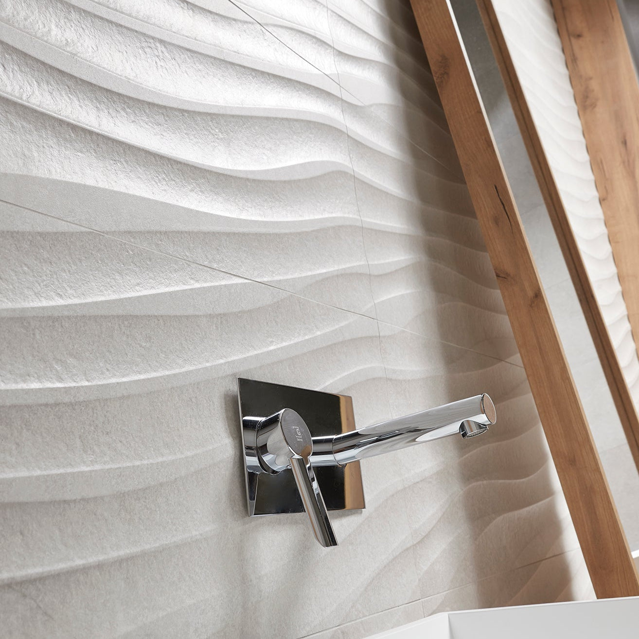 Luxury bathroom with Blend white decor wall tile 