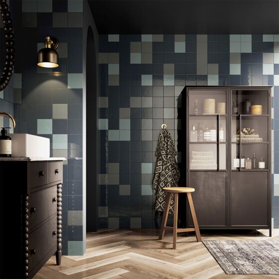 Luxury bathroom with Bold gloss ceramic wall tiles 
